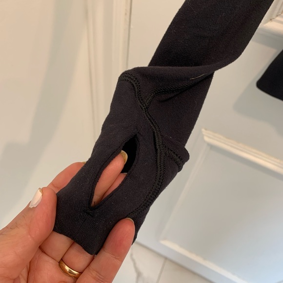 Lululemon black half zip pullover. Size 2 - Picture 3 of 6